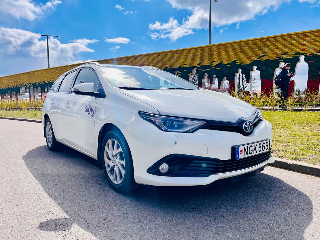 Toyota Auris аренда автомобиля