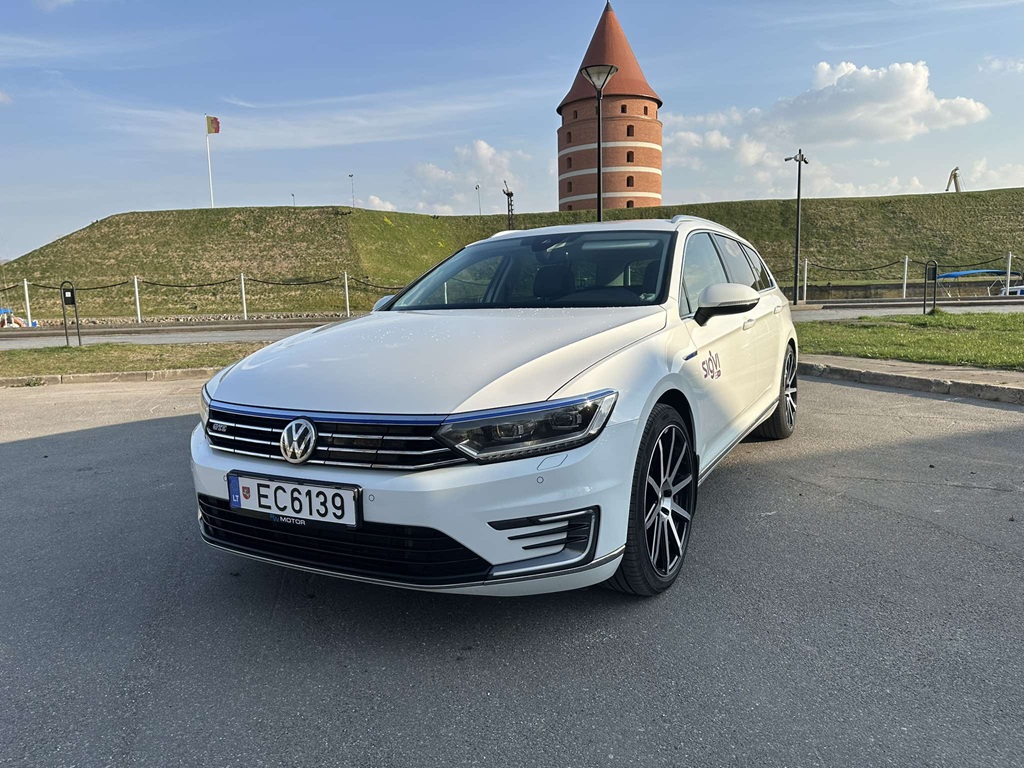 VW Passat GTE аренда автомобиля