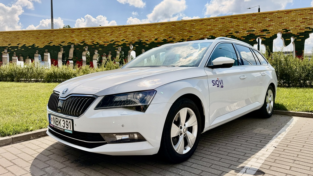 Škoda Superb wynajem samochodów