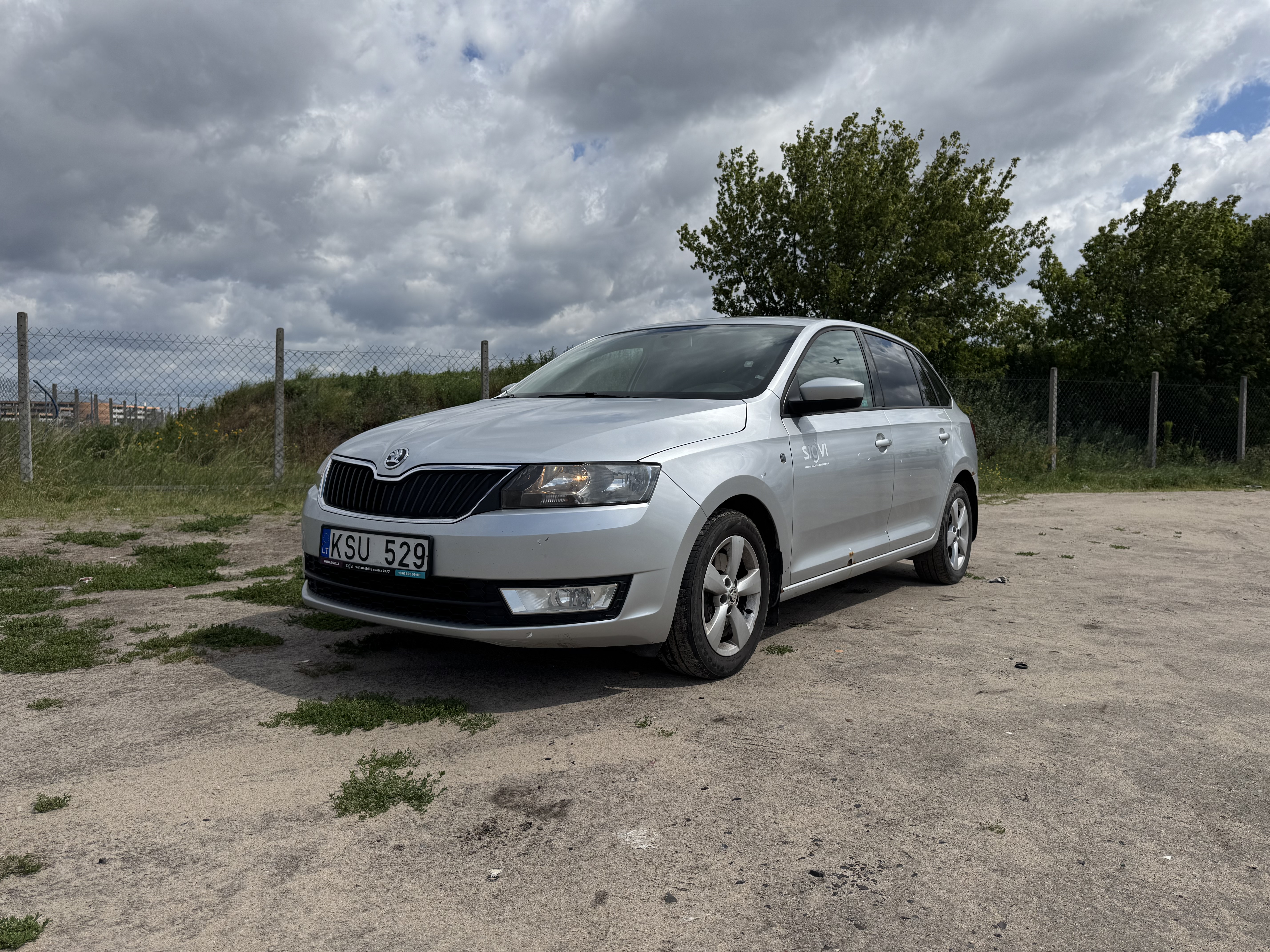 Škoda Rapid wynajem samochodów