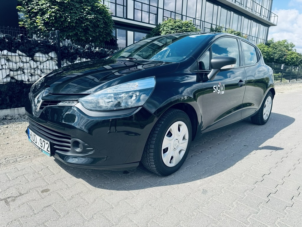 Renault Clio wynajem samochodów
