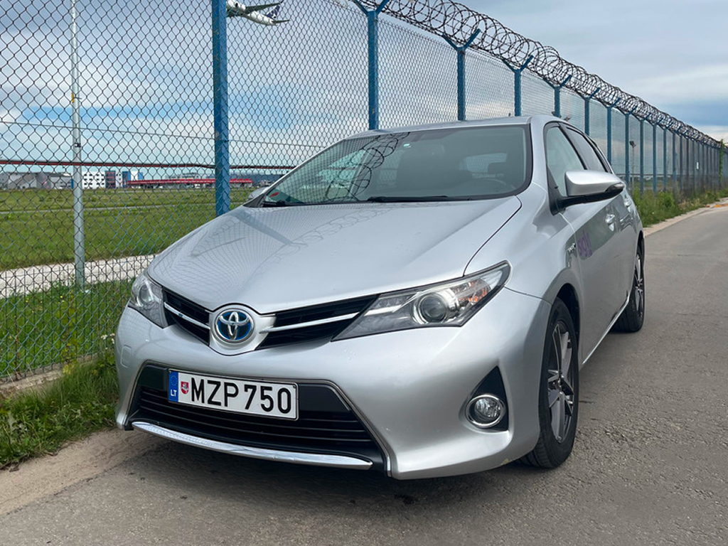 Toyota Auris wynajem samochodów